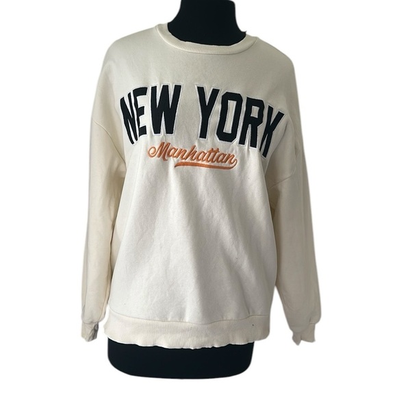 Francesca’s  cream New York Manhattan, graphic crewneck sweatshirt size small - Picture 1 of 8
